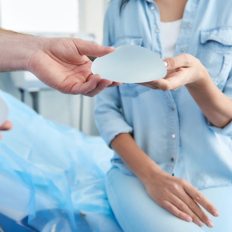 Ενθέματα Mαστού: Ποιο είναι το ιδανικό μέγεθος για εμένα;